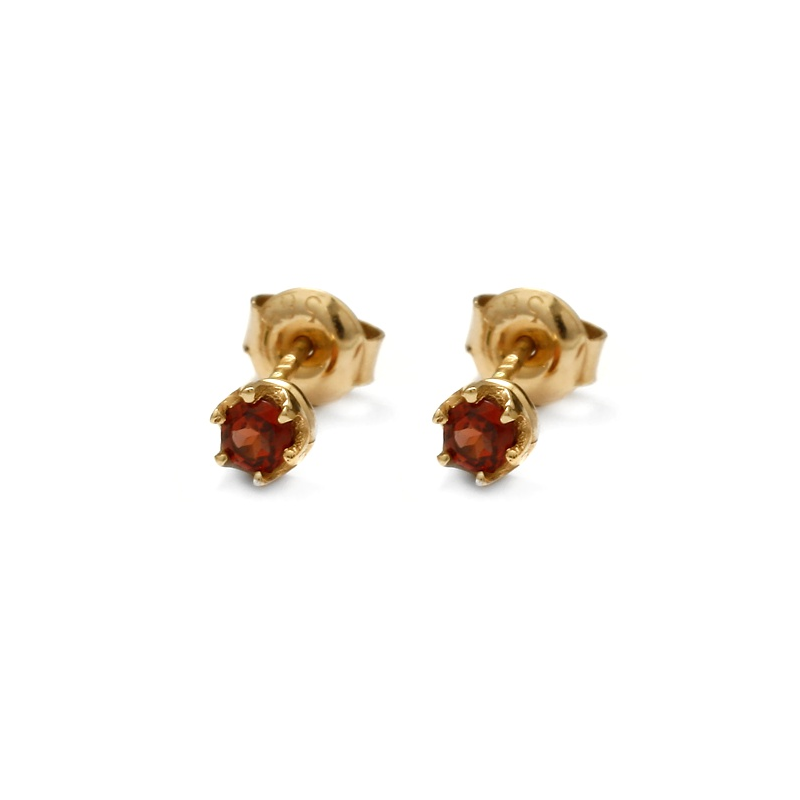 Gold earrings with natural garnet