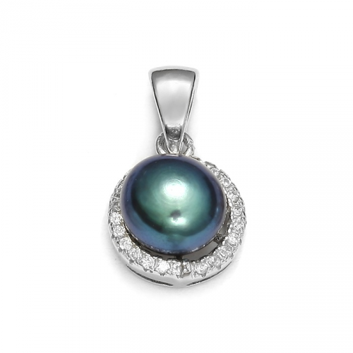 Pendant with unusual color of pearl