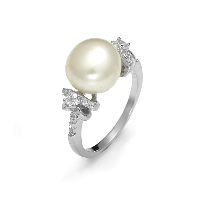Silver ring with pearl and zircons