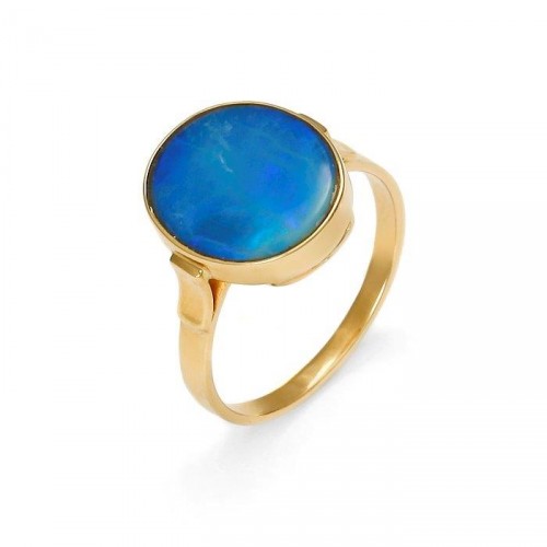 Złoty pierścionek z niebieskim opalem